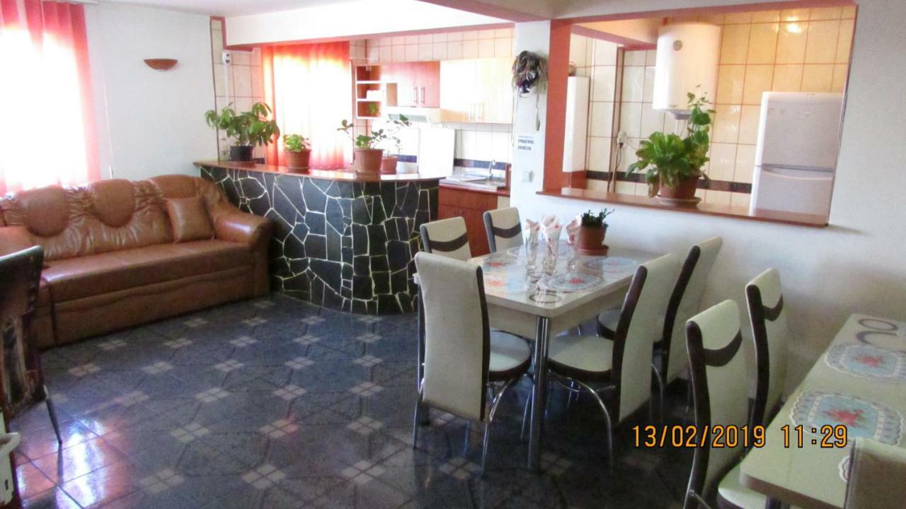 Vila Marcela Busteni Luaran gambar